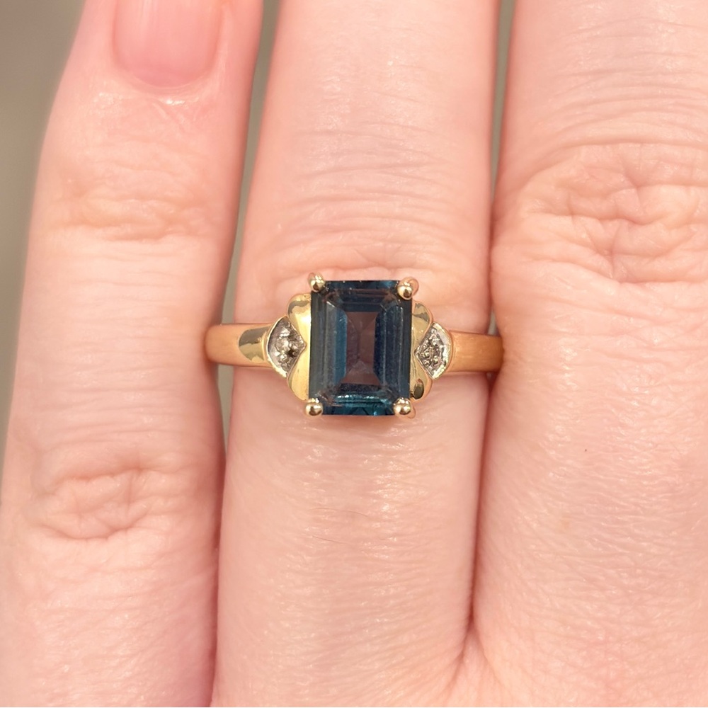 Vintage 14K Gold London Blue Topaz Ring: Emerald Cut Solitaire, Size 7 - Picture 3 of 10